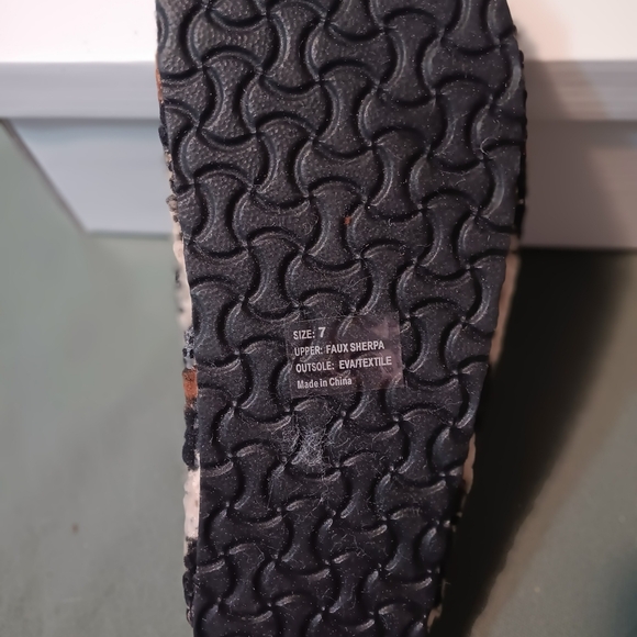 Women's Slippers - Picture 7 of 7